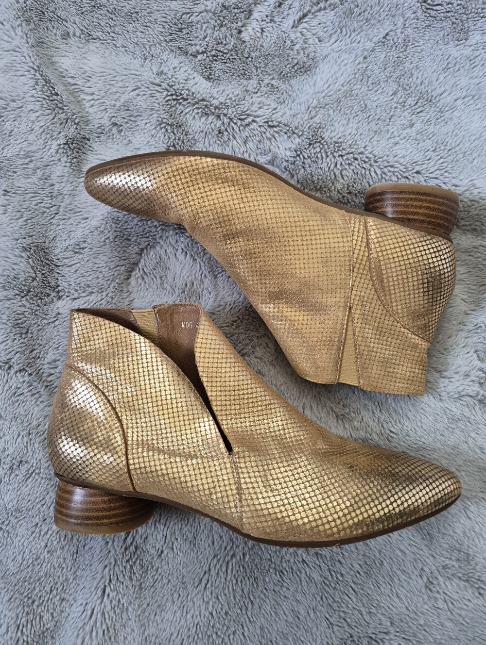 NWOB Antelope Ren Gold Bootie